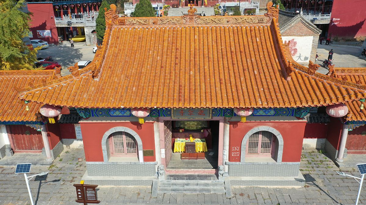 2020年11月6日,河南许昌,航拍的禹州大鸿寨风景区内的龙泉寺.