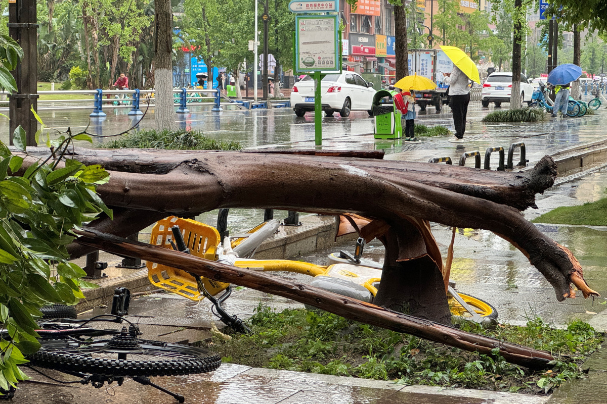 甘肃发布强对流黄色预警：全省多地需警惕雷雨大风等极端天气