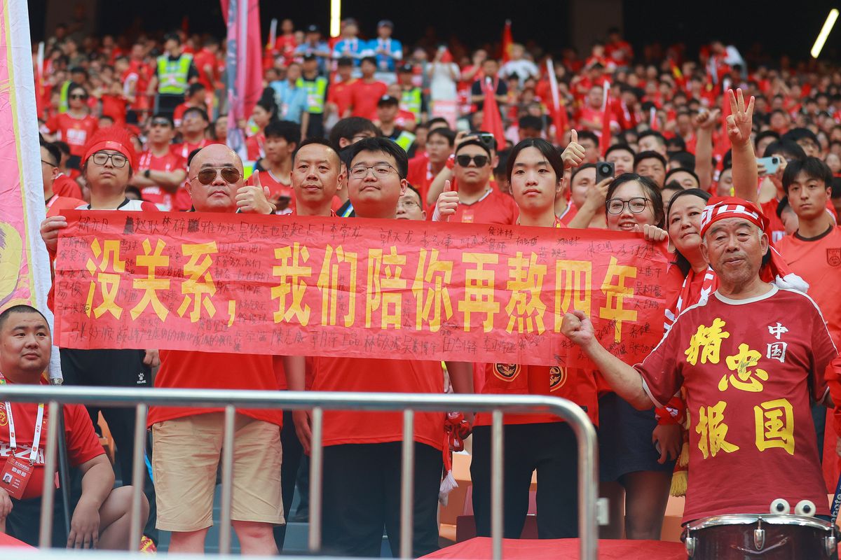 重庆铜梁龙足球队助威歌曲：燃爆赛场，龙啸四方！