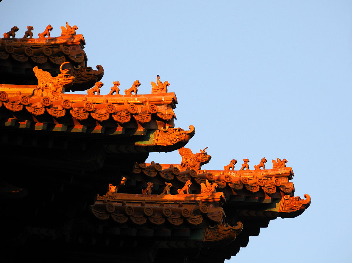   2016年12月01日,北京,在一股冷空气的作用下迎来短暂蓝天,碧空如洗,
