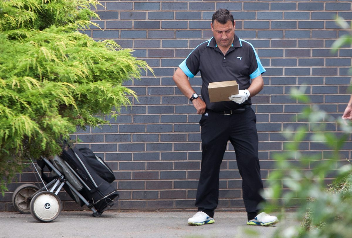 绩效考核D级员工处理措施：扣罚奖金、调岗、解聘