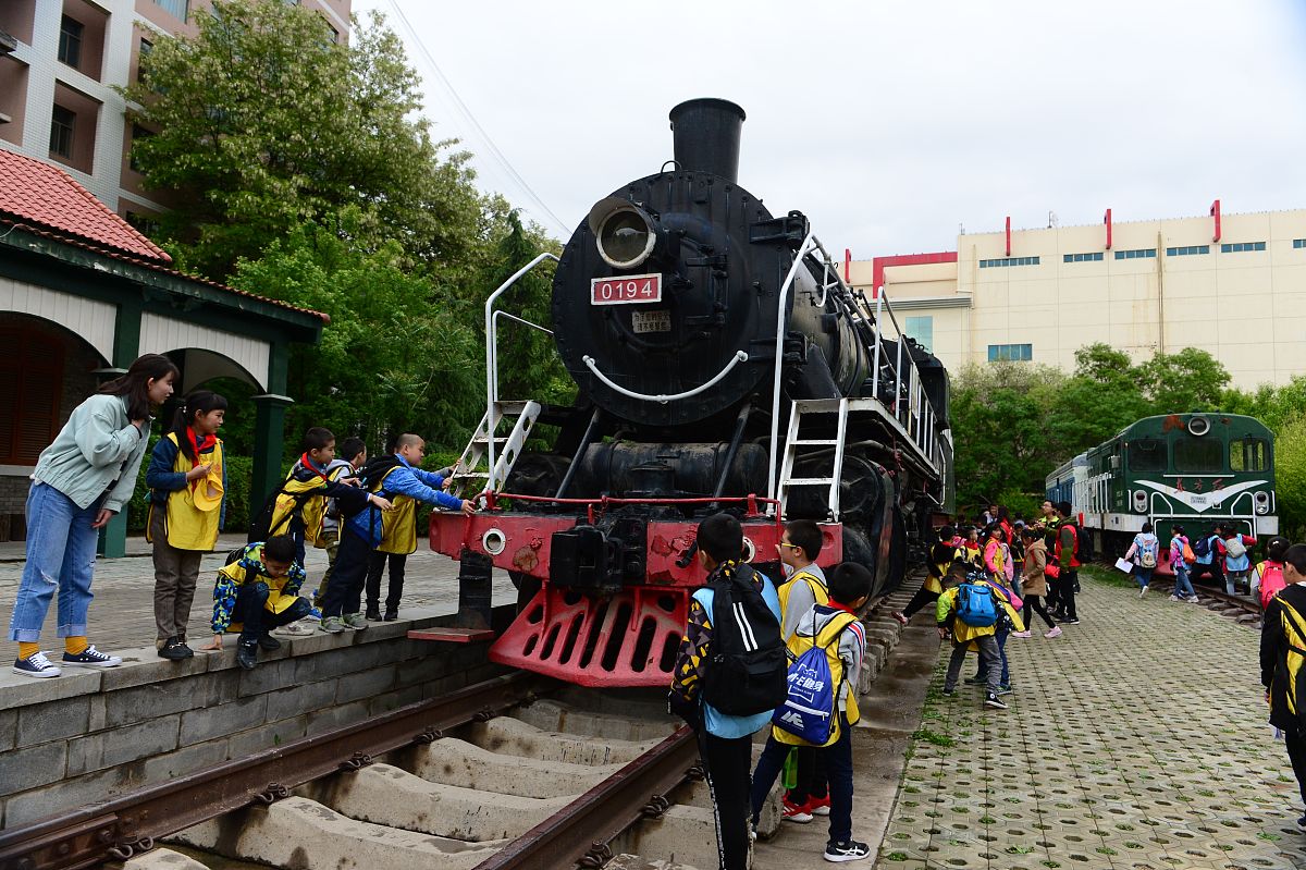 兰州工业学院地址：兰州市城关区安宁西路287号