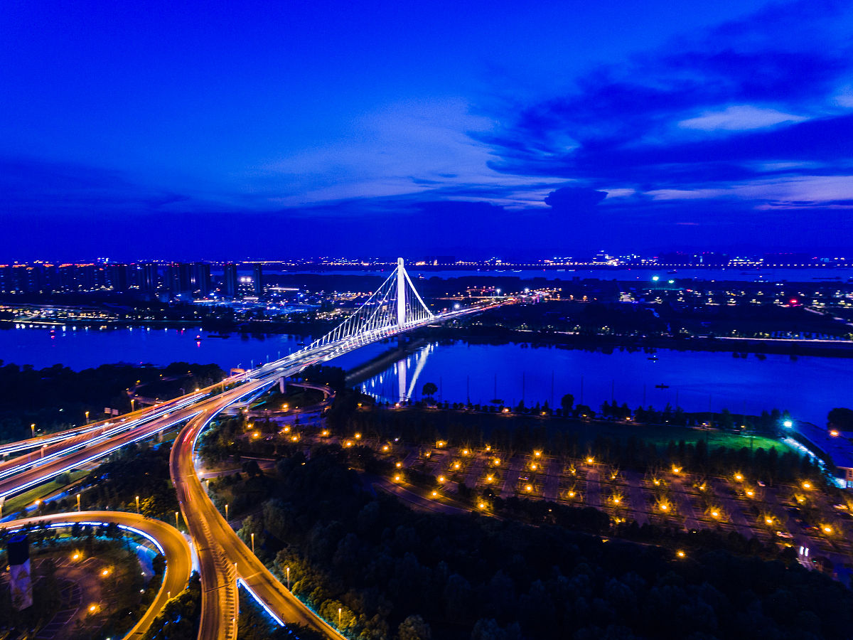 道路桥梁工程技术专科就业前景分析：未来发展方向与就业机会