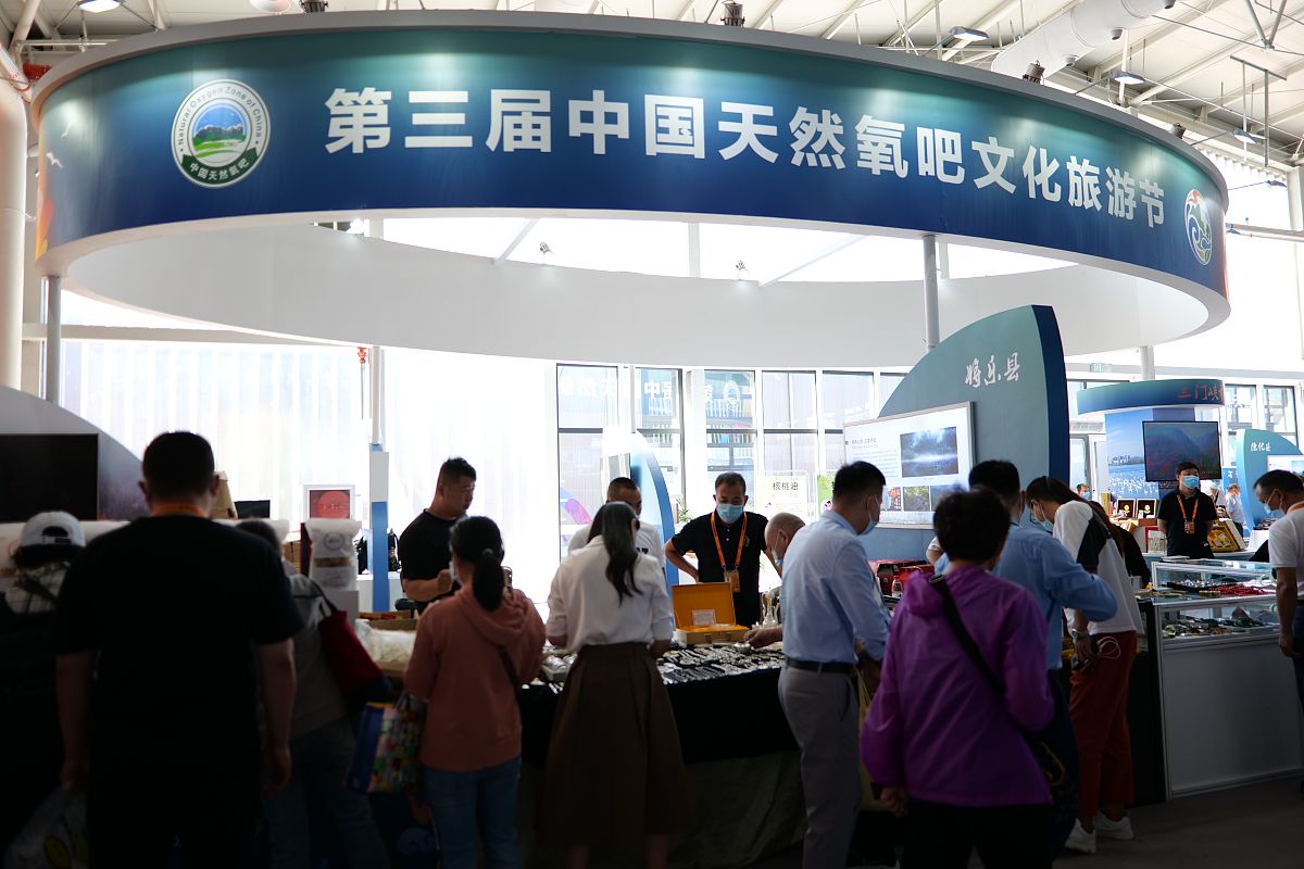 首钢园还需预约吗 游玩攻略路线帮我用200字详细描述