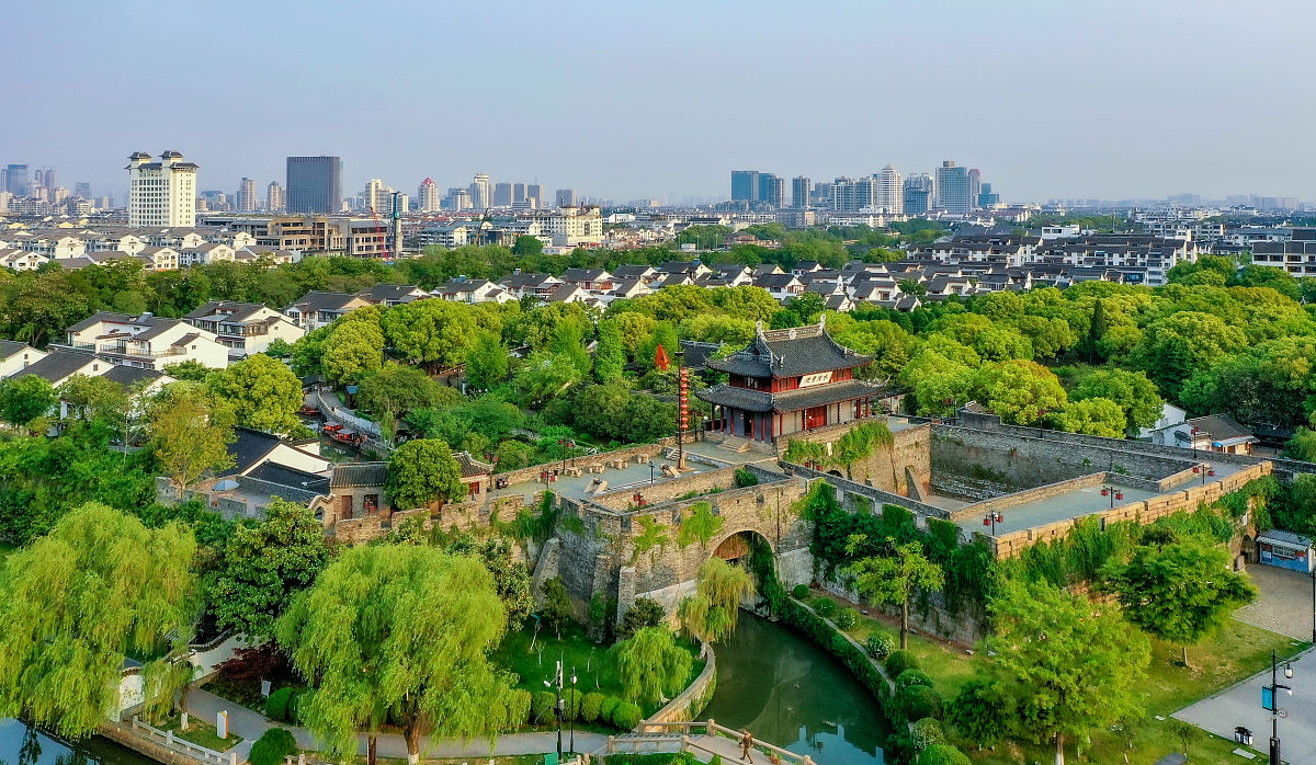 2020年4月26日,苏州盘门景区日出风光.
