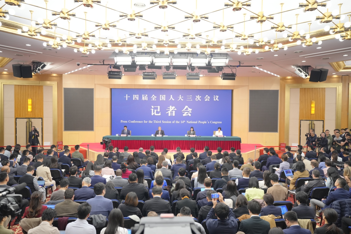 中共杭州市富阳区全体扩大会议报告15000字左右