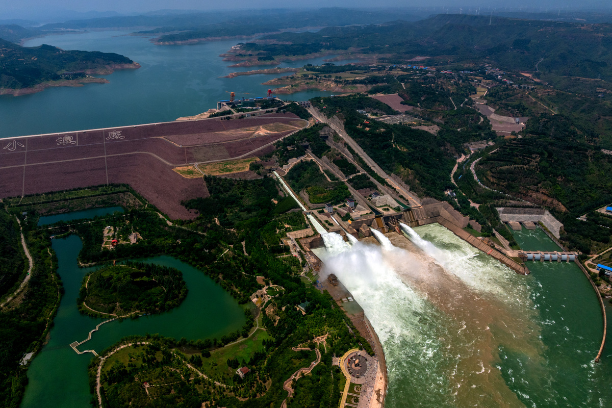 写一篇延安市红岩河水库工程简况。