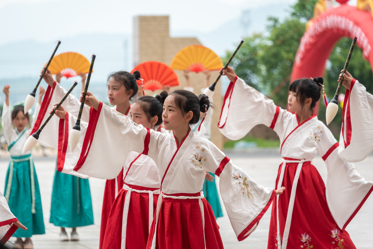 高三成人礼可以穿抹胸吗回答加拓展。