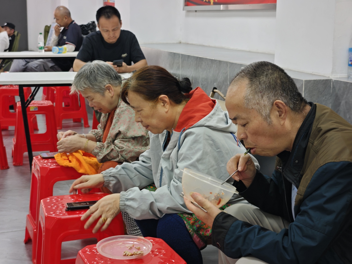 重阳节敬老院活动策划书 - 温暖关爱，共度佳节