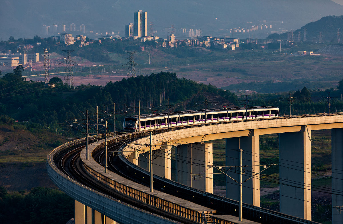重庆2021年女生读轨道交通学校学什么专业好