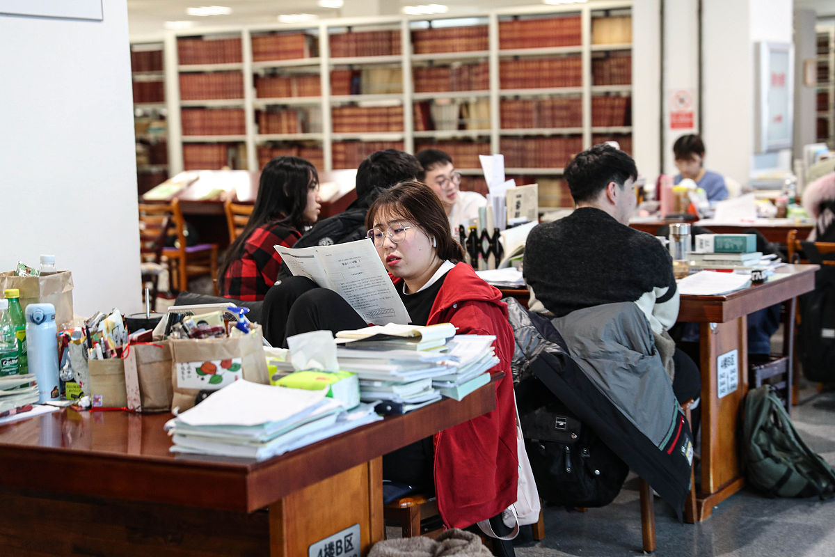 你是一名申论专家写一份有关申论考试申论之考试大纲2022年解读的网页文章1000字。