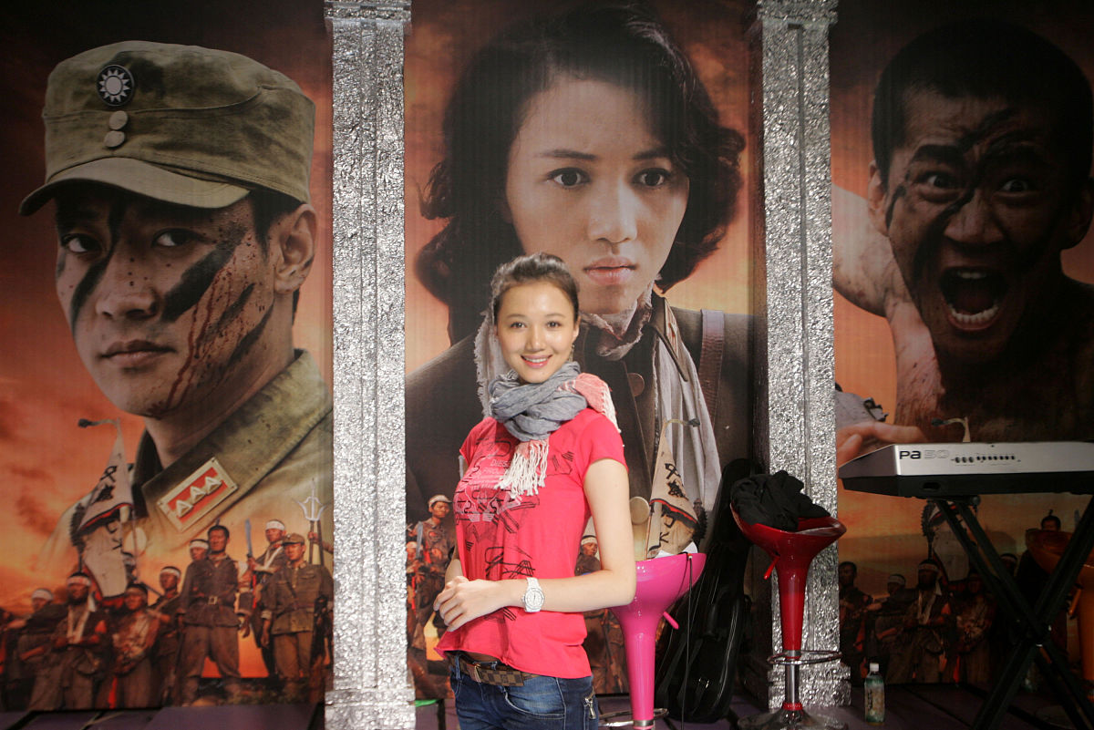 电视剧《他是谁》第16集精彩解析：悬疑升级，情感升温