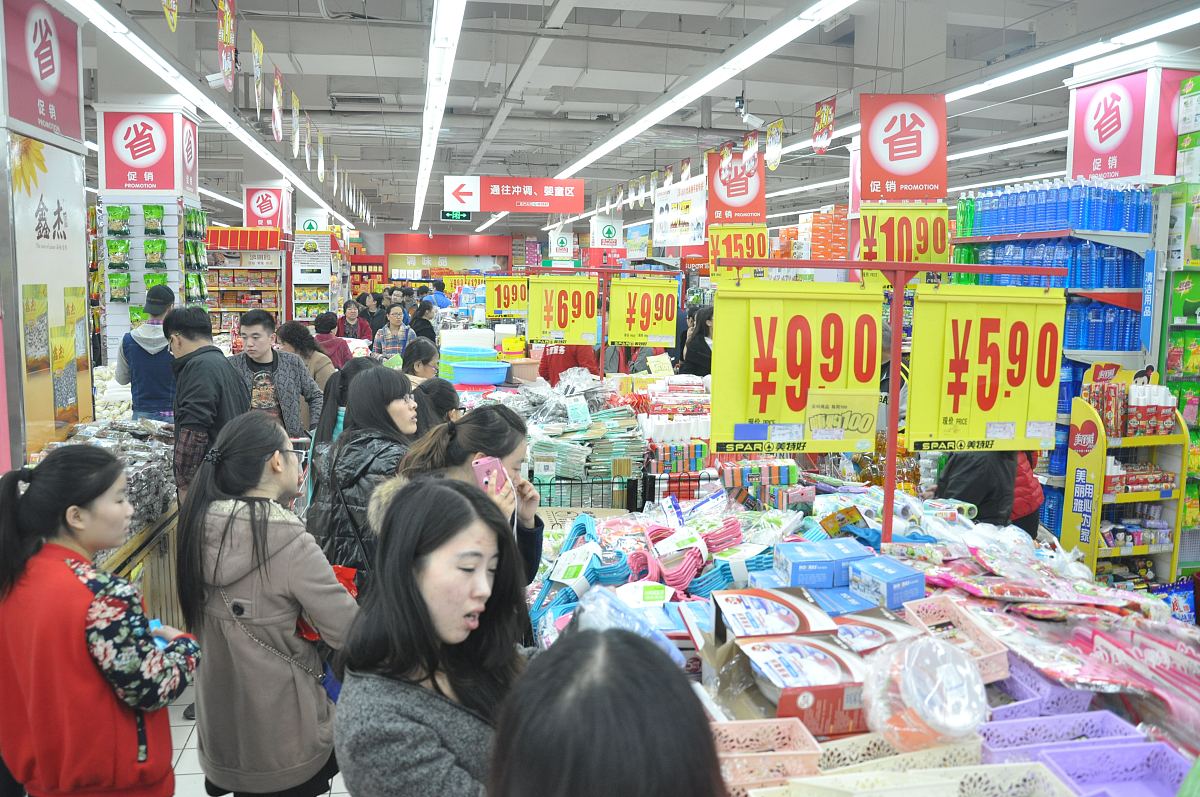 请详细说说超市纺织品销售的措施比如节假日打折促销要求字数200字