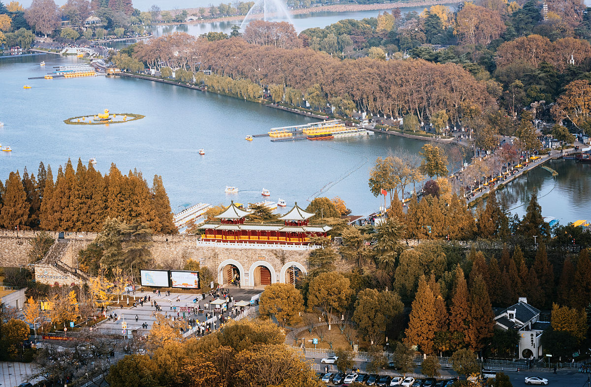 赞美南京春天诗歌：青葱紫金山、巍峨中山陵、烂漫玄武湖