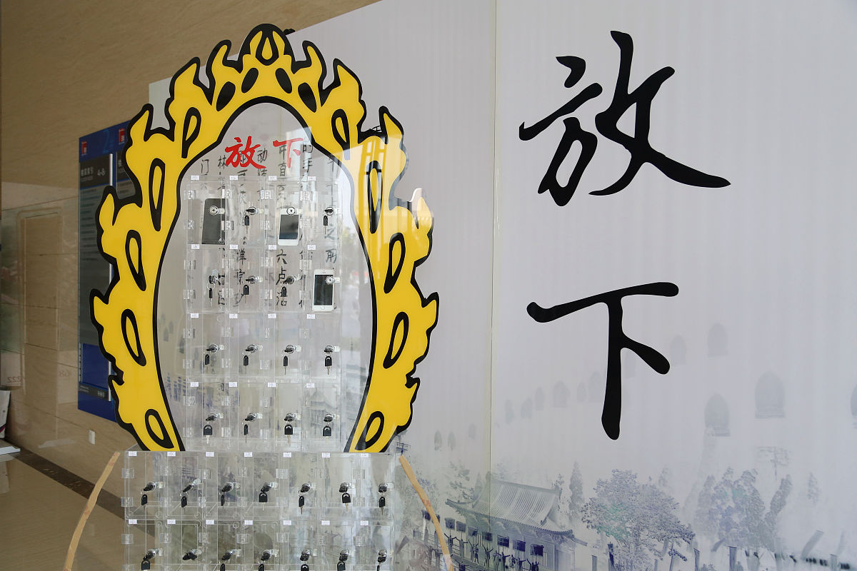 和尚挑水，小和尚的善举：一个充满反转的佛家故事