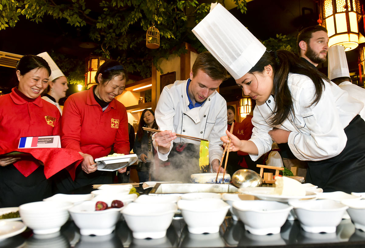旅游服务与管理专业就业前景：中式烹饪、西式面点等课程的优势