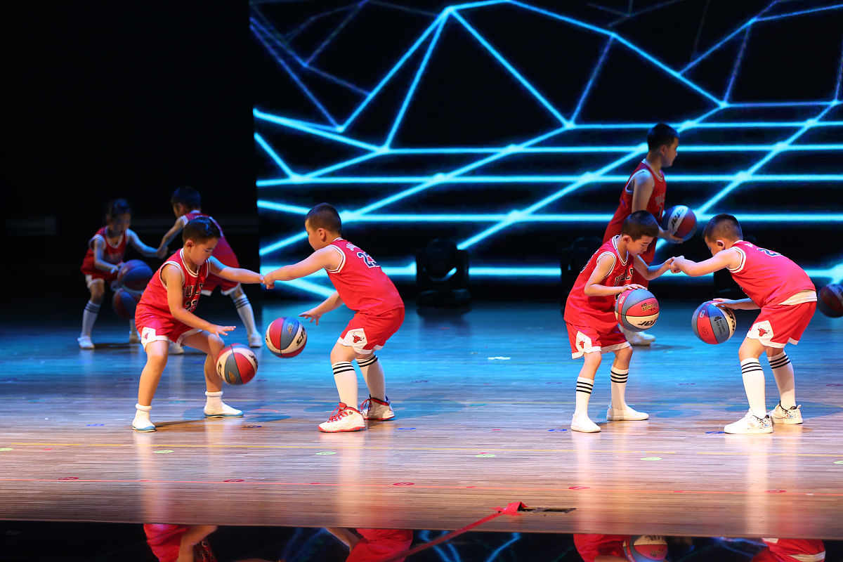 2018年6月29日,沈阳市浑南三校举行素质教育艺术展演,小学生精彩演出,