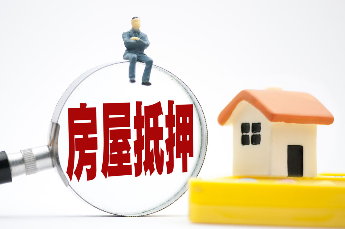 a房地产公司向甲借款300万以a公司开发的36套商品房做抵押签订了商品房预售合同锁定这36套房子有客户购买的时候经过甲同意a公司就可以将房子进行交易但是这个款项必须交给甲来置换担保物。现在这36套房子里面按照合同约定回购的有6套没有回购的有11套一屋二卖没有告知甲的有11套经过甲同意卖了但是没有归还款项的有8套。除了按合同规定回购的和没有卖出去的之外一共19套房子共计给甲造成了159w的损失。还款