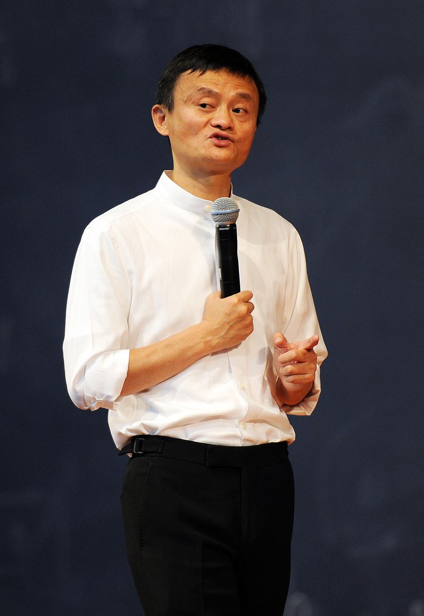 2015年9月16日,北京,马云公益基金发起人马云和现场的一百五十位乡村