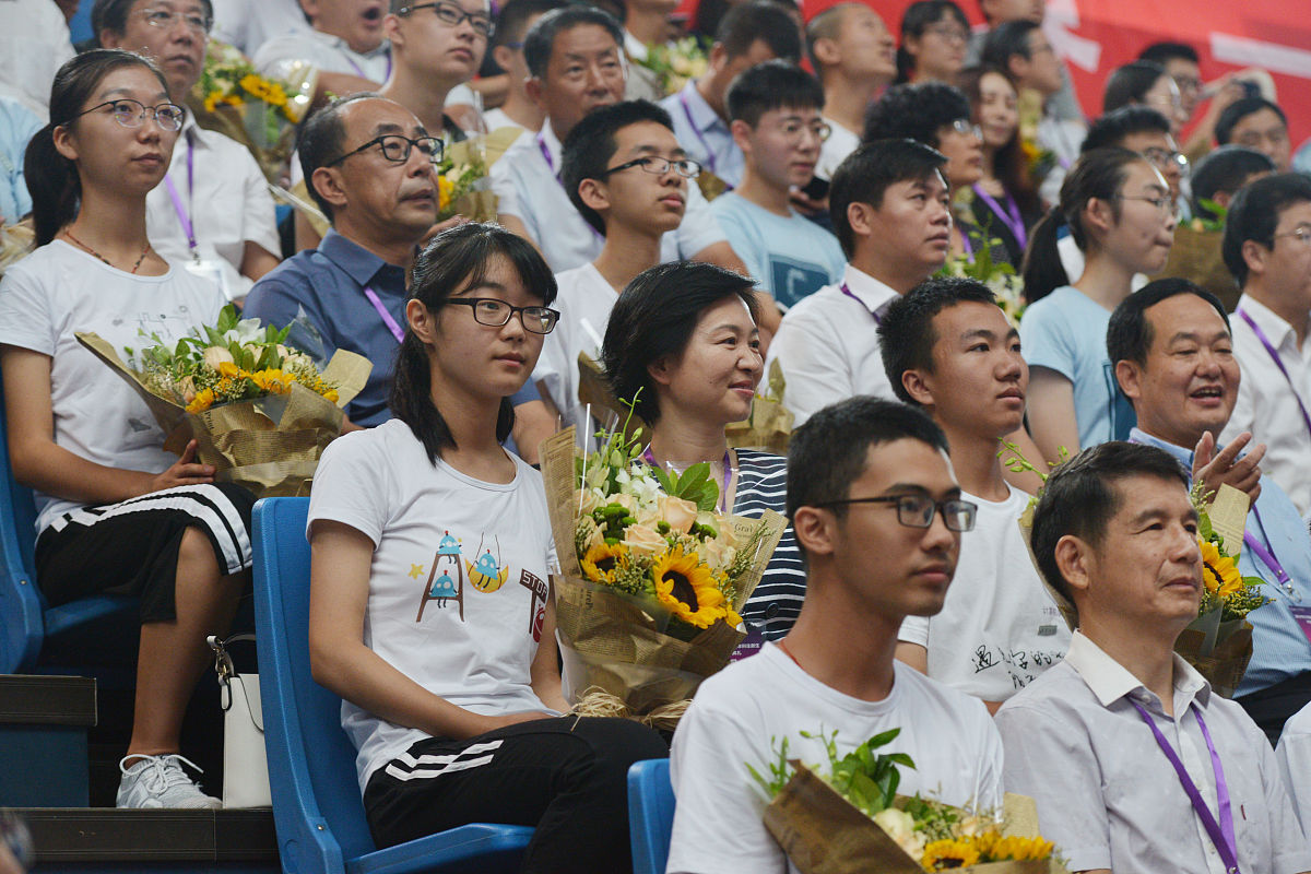 大学新生班会：热烈欢迎，共迎未来