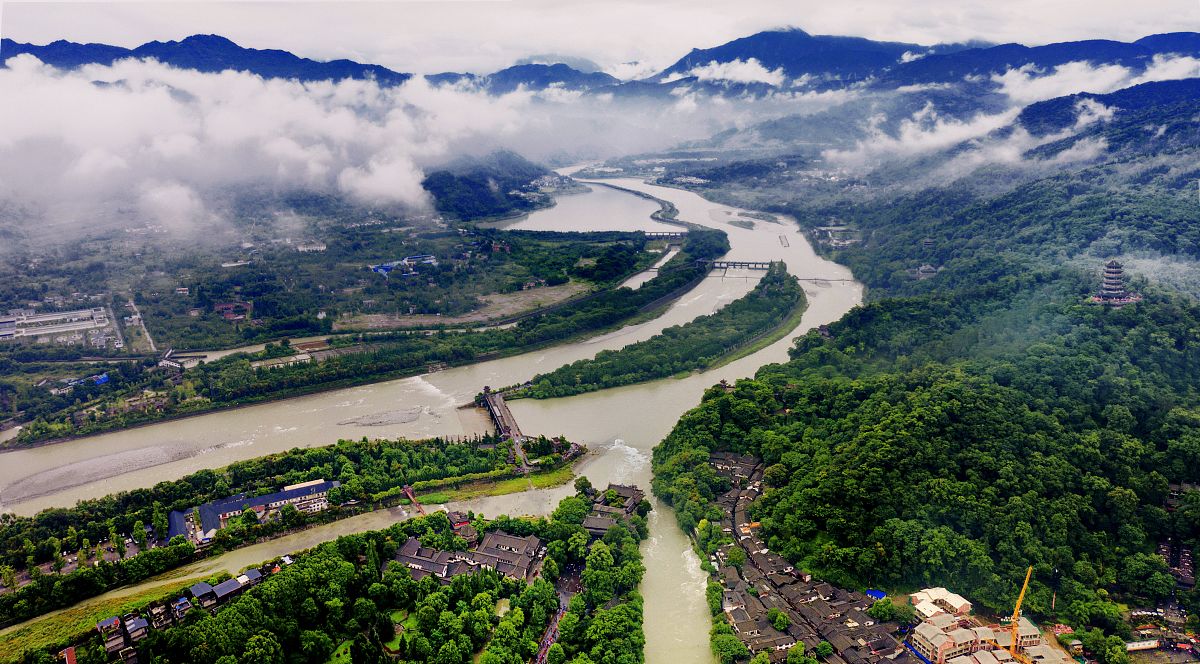 探秘古代涉水工程：都江堰与汉水灌区的启示