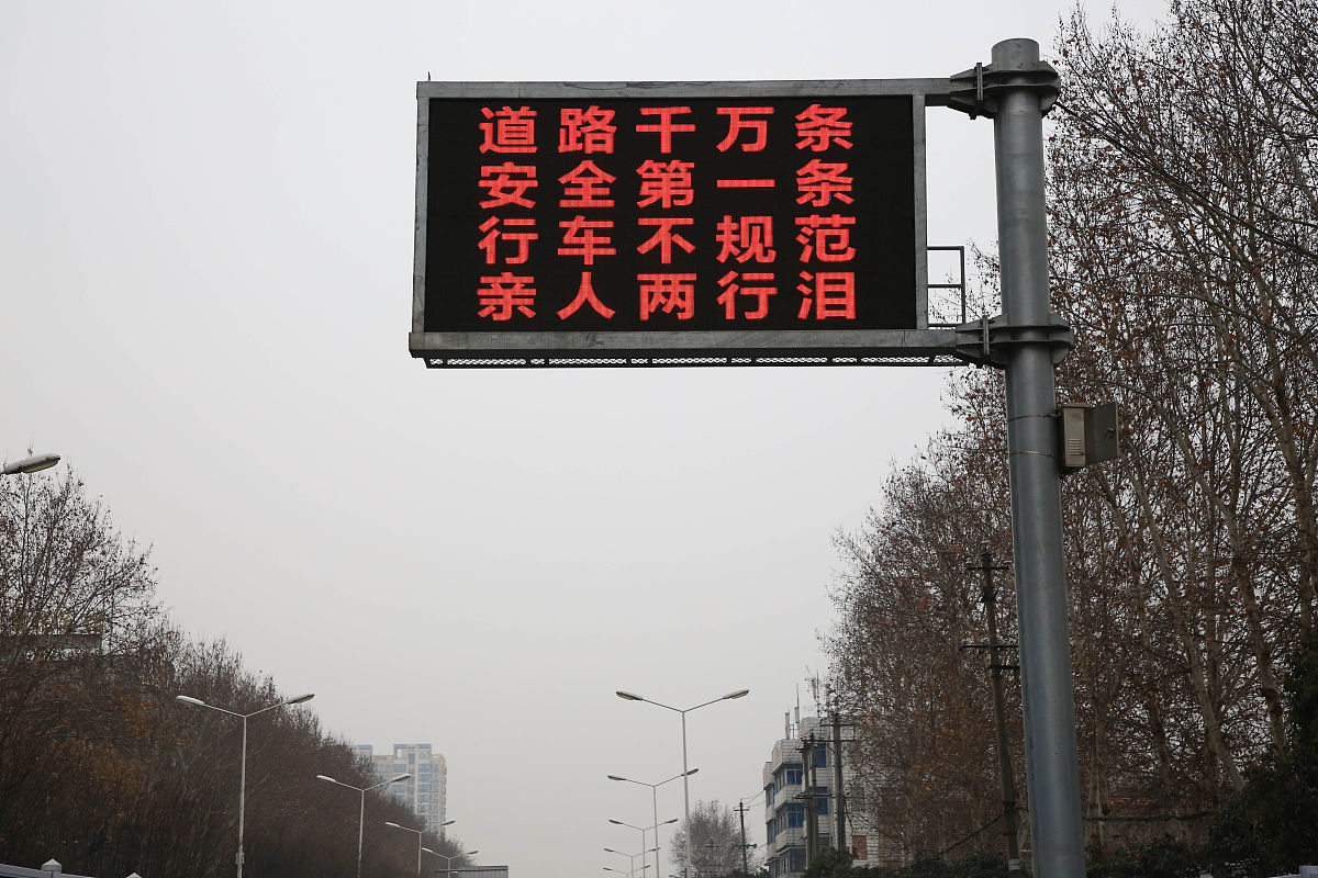 《流浪地球》短评：观众视角与官方媒体评价