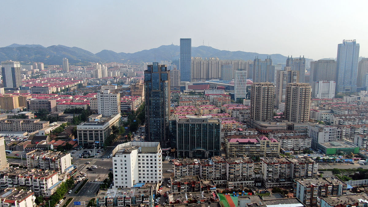 2021年5月21日,山东烟台,通过无人机拍摄的烟台市城市风光.