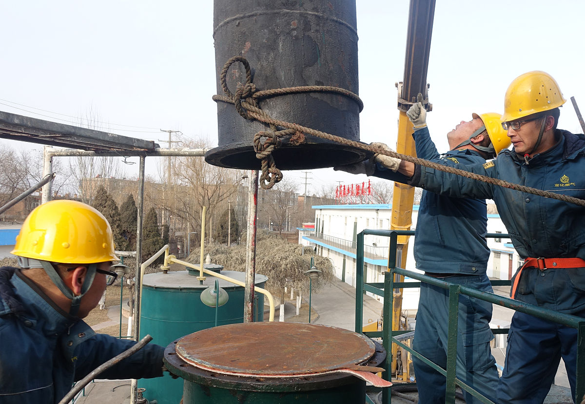 请帮忙寻找关于风电塔筒爬壁除锈机器人的文章