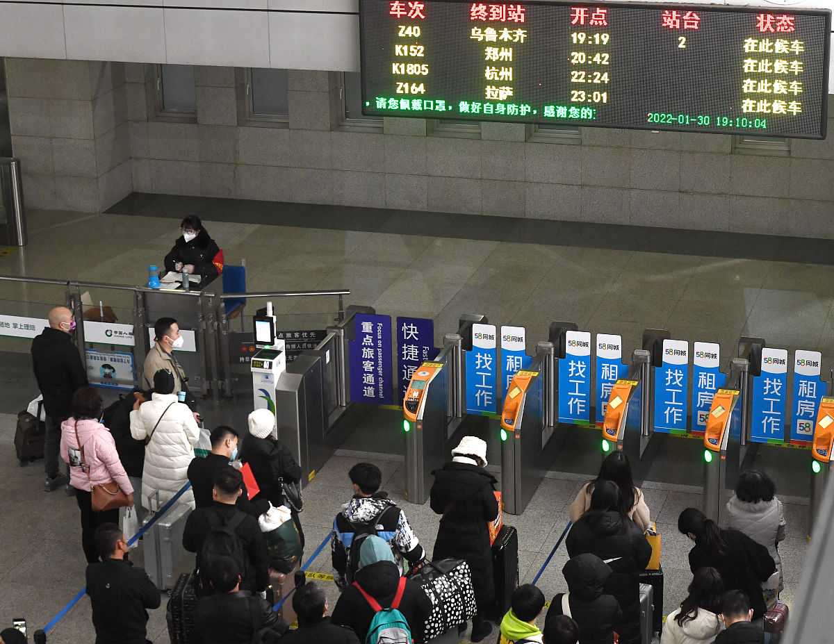 20条简短的微博体评论：国庆假期返程火车票今日开抢：短途票更难抢？候补订单哪儿来？