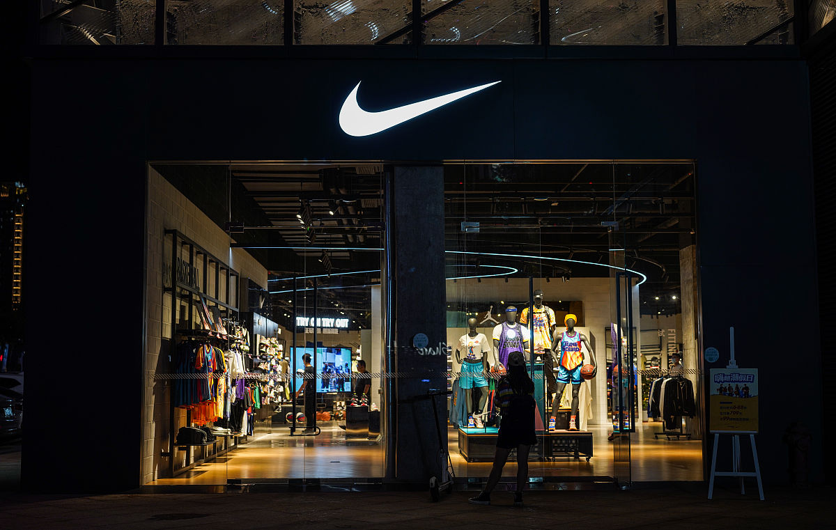 Nike Business Model: How Nike Dominates the Sportswear Industry
