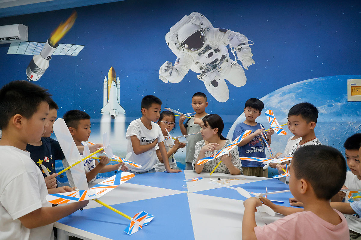2021年8月17日,浙江丽水,景宁畲族自治县启文中学创客中心,二至五年级