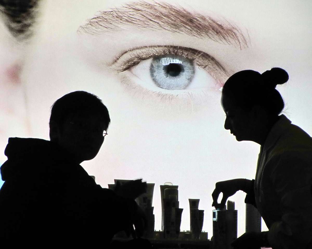 请以拒绝容貌焦虑来做一款产品设计