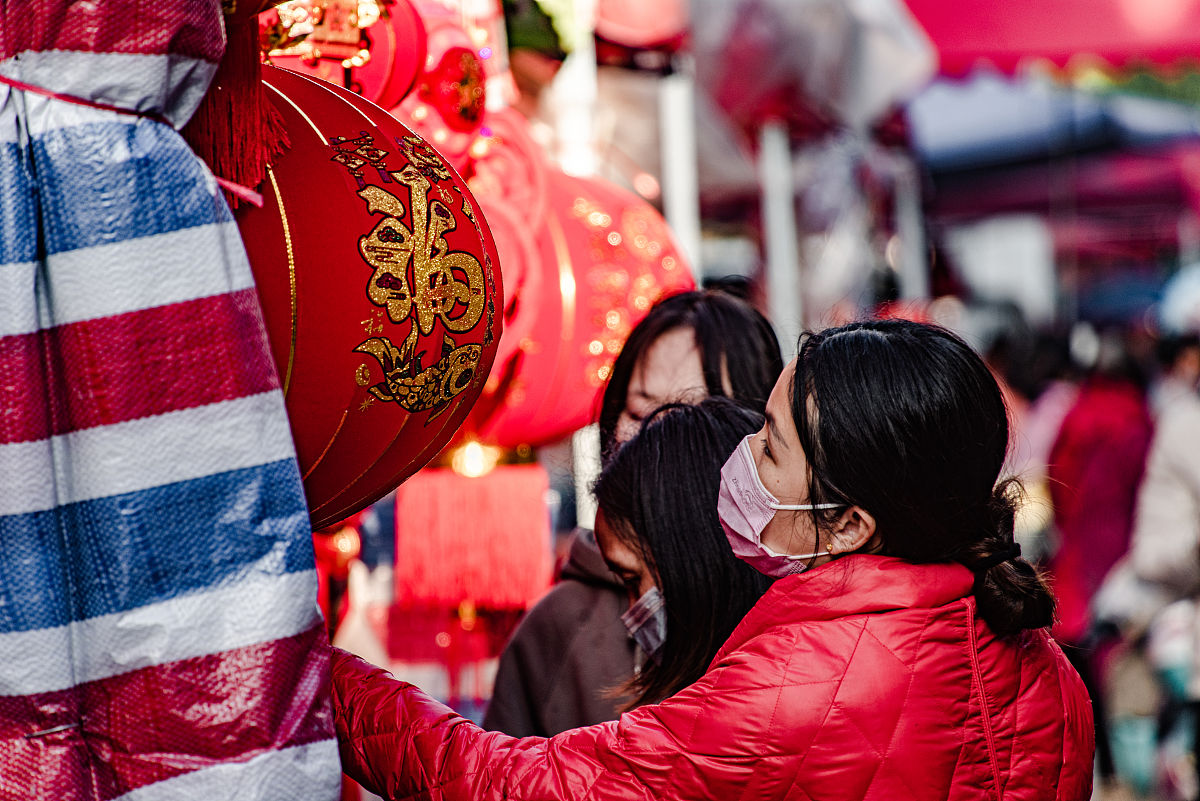 写一个采购管理制度及采购流程 包含 项目采购材料采购、工程采购、年度采购、零星采购、应急采购。 基本流程：采购需求—寻找供应商—询价、比价、议价—采购洽谈—合同的签订—交货验收—质检—入库—计划对账—财务结算。 由需求部门发起飞书线上《采购申请》按着公司规定的申请单格式认真详细、清楚的填写《采购申请单》各项数据重点要素见细则要求。 由需求部门负责人进行审核对申请采购的物品用途、数量、规格等进行审核