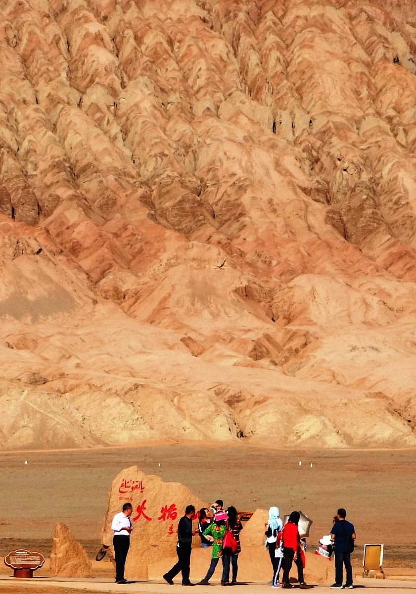 新疆旅游攻略：探秘天山、品尝美食、感受多元文化