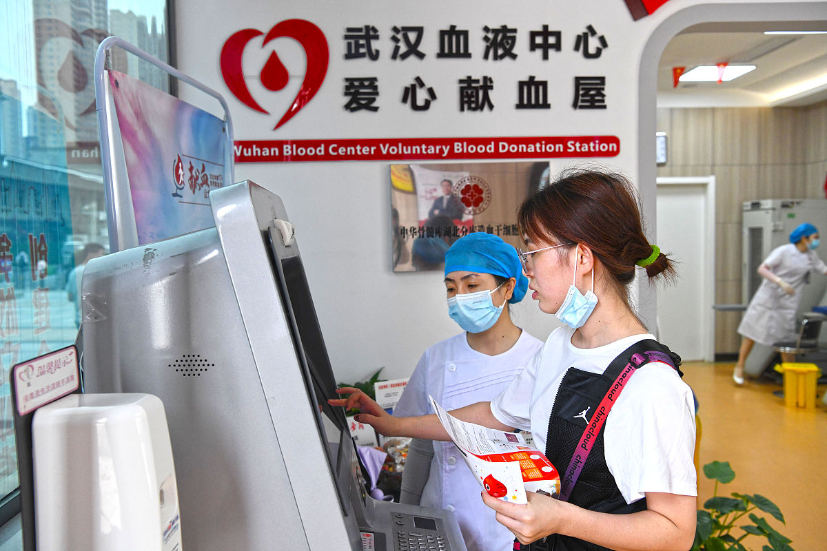 第二次实践是撰写创新创业训练项目申请书属于个人作业这次我选的项目是关于遗体捐献的内容《大学生对生命意义的深层理解与大学生命教育———以湛江市大学生遗体捐献认知与态度调查为依据》。在上创新课期间一直在看关于生与死的纪录片而萌生这个选题想法。有这个想法就去寻找关于这些的相关资料以及相关文献参阅别人的申请书撰写大体内容