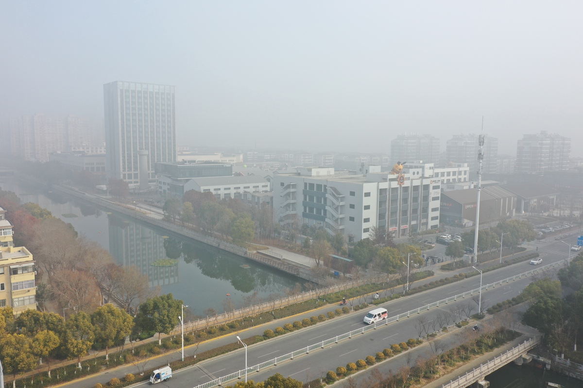 2026年1月16日,江苏盐城,大丰区大雾弥漫,能见度不足