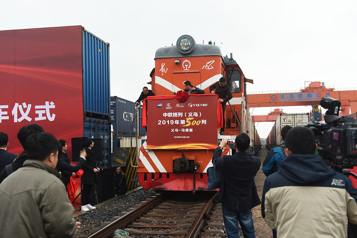 根据中欧班列发展现状对于中欧班列可持续发展在充分发挥亚投行作用完善基础设施建设方面给出建议