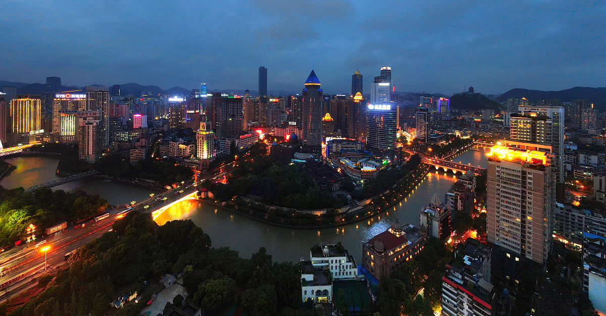 贵州职业技术学院中专部坐几路公交车可以到