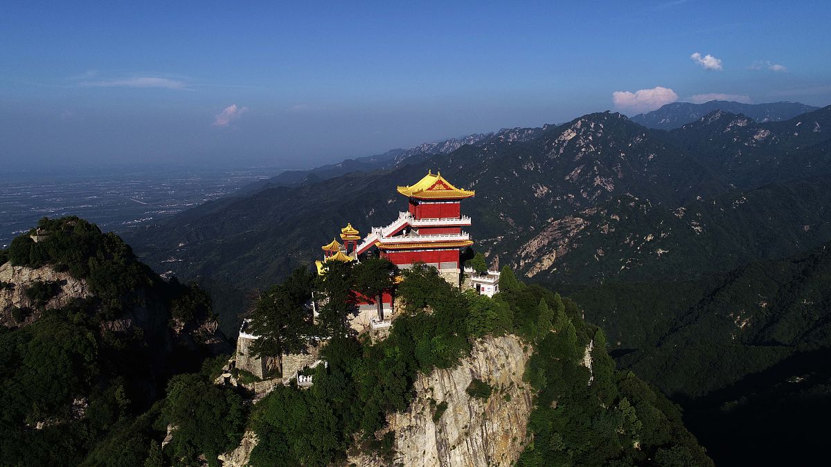 终南山旅游攻略：最佳时间、行程安排、必备装备、文化礼仪和安全指南