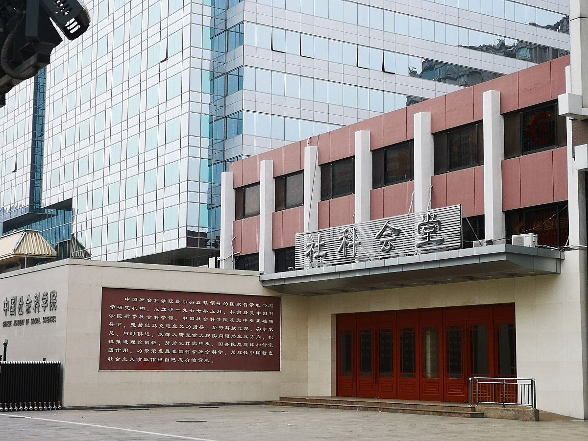 贵州省广播电影电视学校招生办联系电话