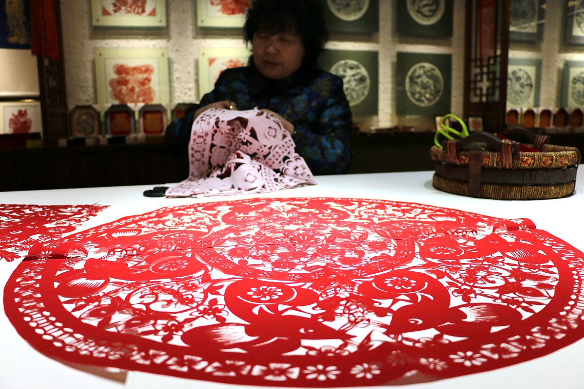 剪纸班中秋剪纸活动