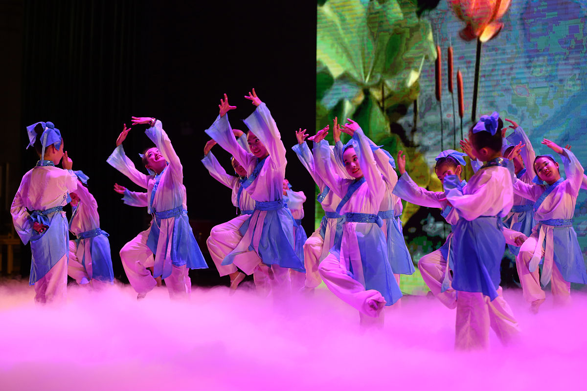 2018年6月29日,沈阳市浑南三校举行素质教育艺术展演,小学生精彩演出,