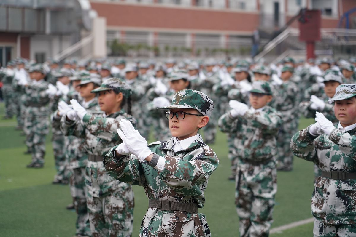 假设：在东汉时期黄巾起义唐周没有告密会发生什么？写个三国后传