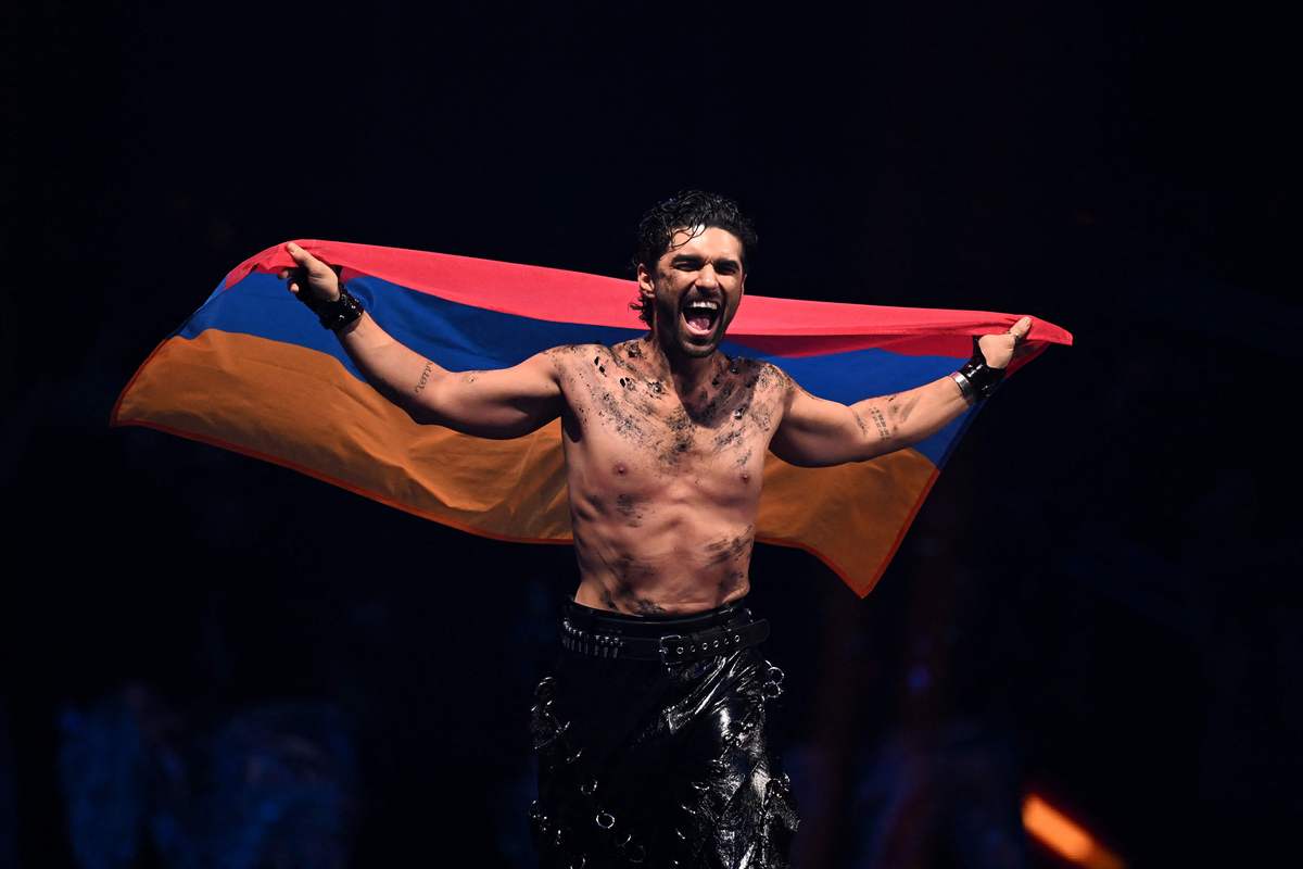 WWE 1551: Cody Rhodes VS Baron Corbin - 一场速度与力量的激情对决！