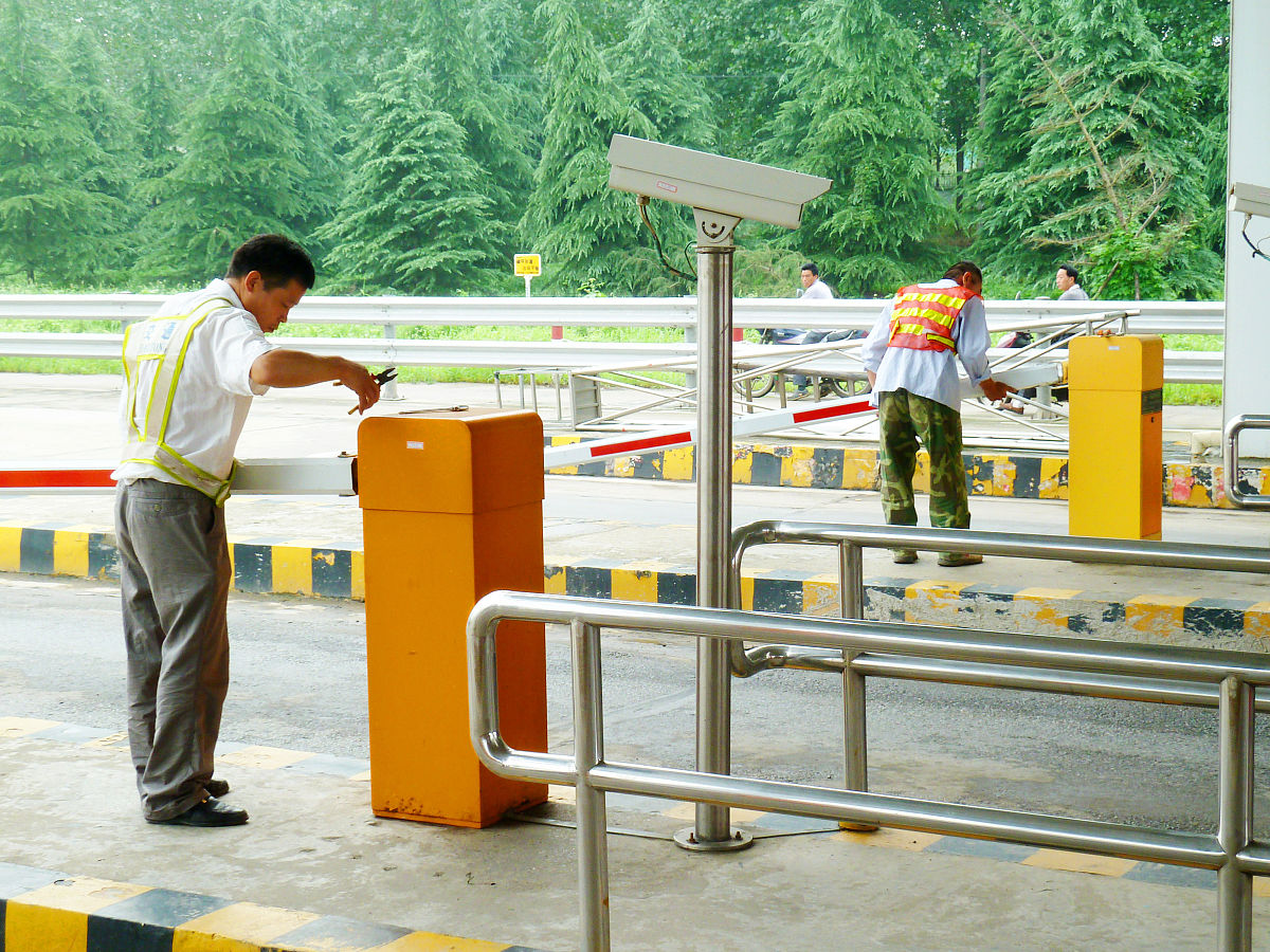 三辊闸痛点深度分析：从物理安全到用户体验