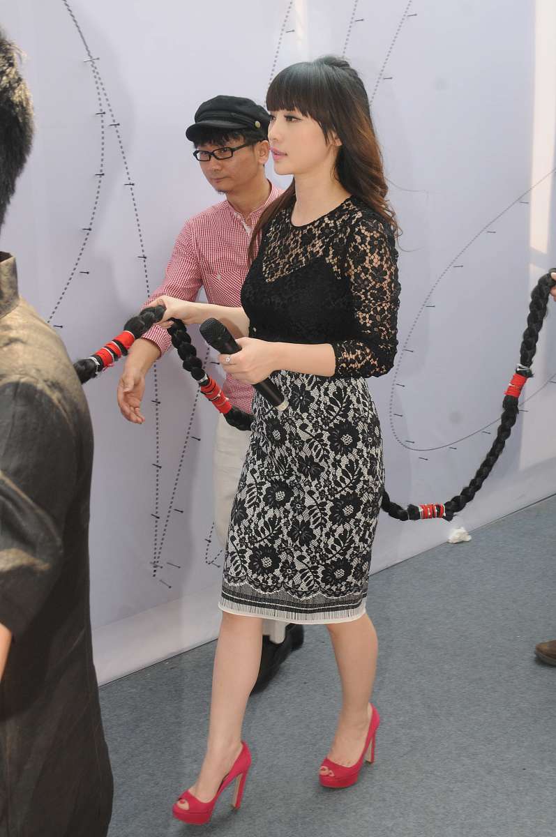2012年05月05日,上海,柳岩现身美博会为某<strong>品牌</strong>站台.