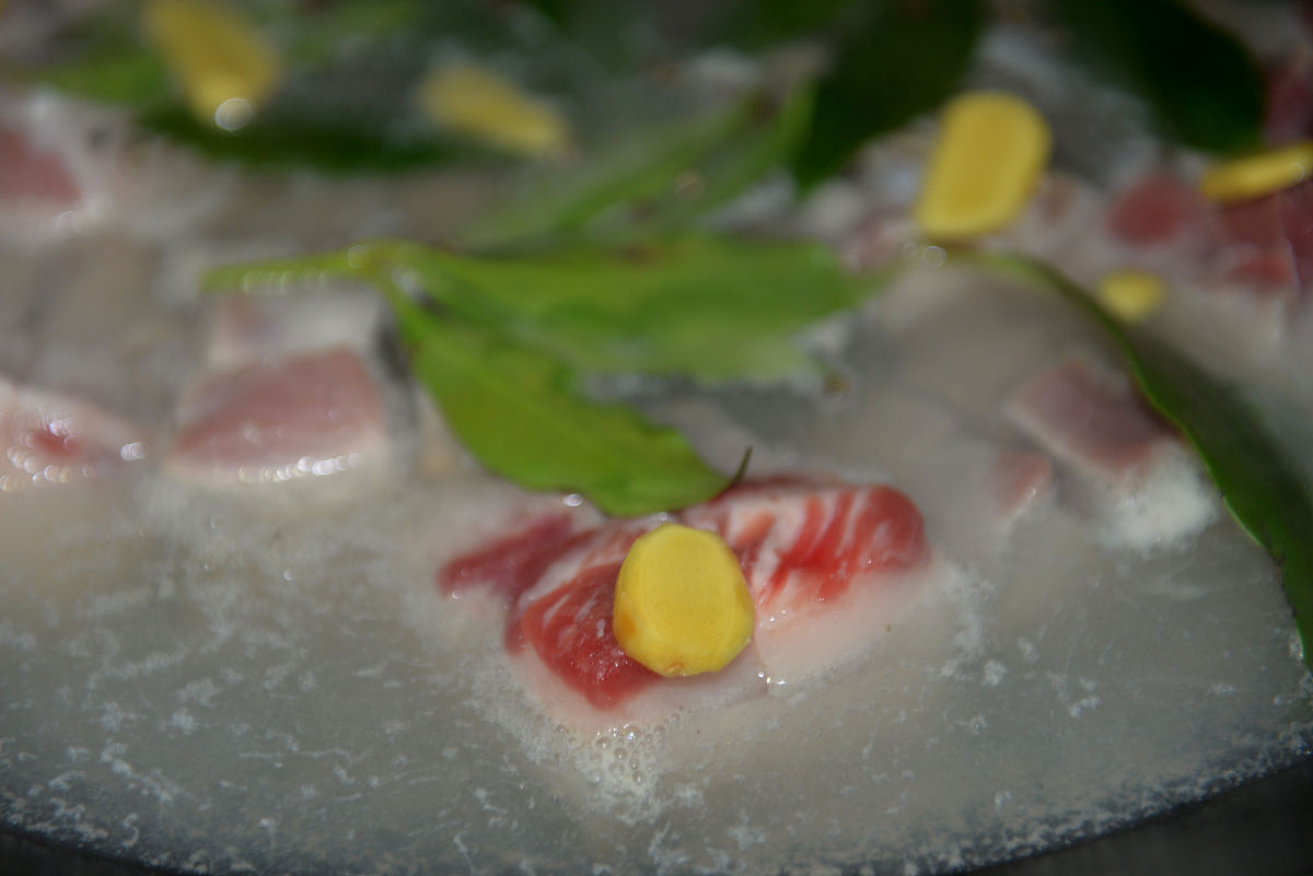 领用企业自产商品投入生产的会计分录怎么写