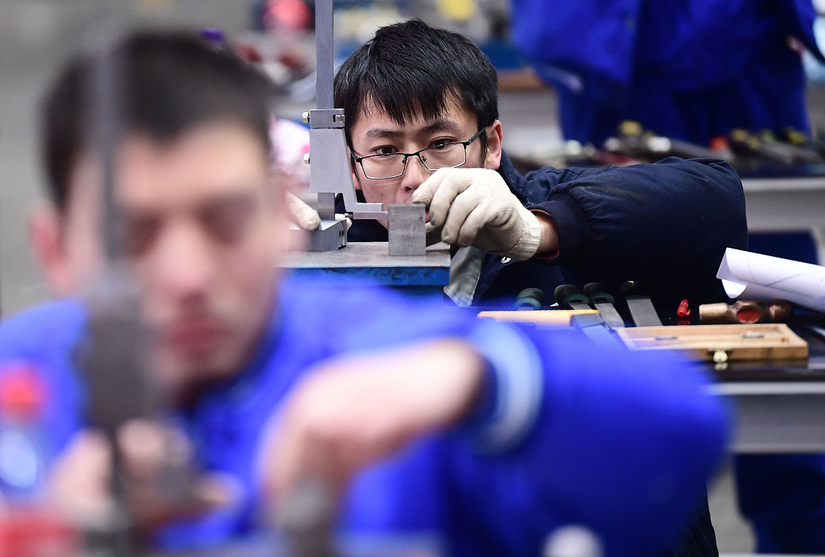 2019年12月6日,2019年沈阳"铁西工匠"劳动技能大赛决赛举行.经过理论