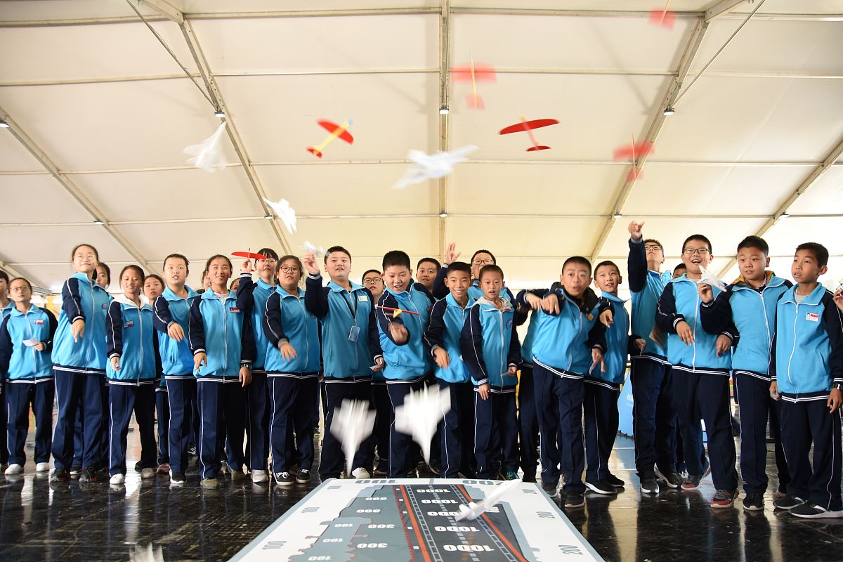 还好吧有点喜欢一个女孩