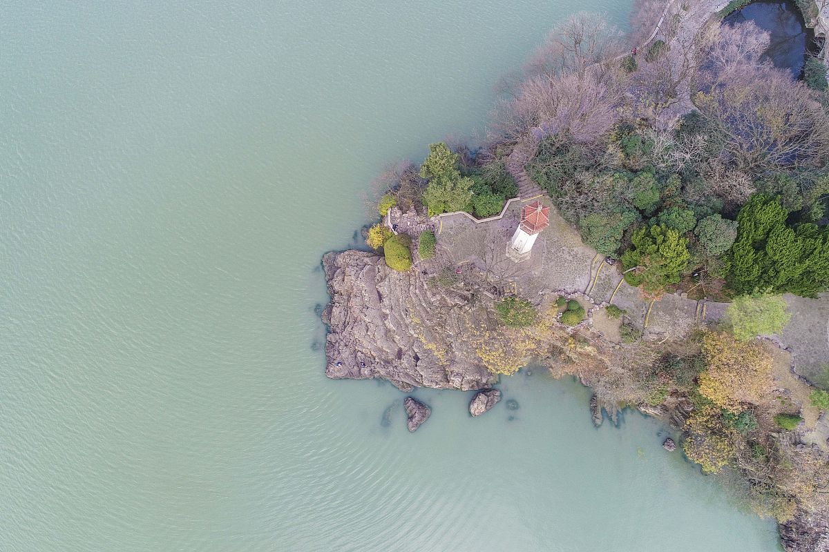 撰写有关太湖的词条释义包含浦江源头和江村元素注意表达时应口语化生动有趣。600字左右
